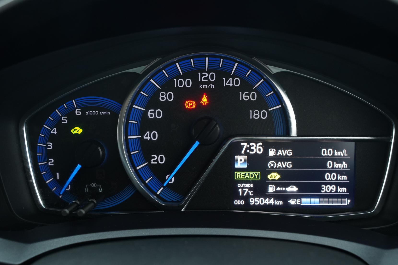 Toyota Corolla 1.5 Fielder Hybrid 8SRS