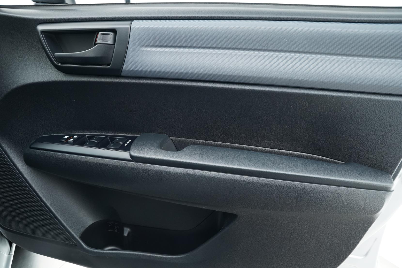 Toyota Corolla 1.5 Fielder Hybrid 8SRS