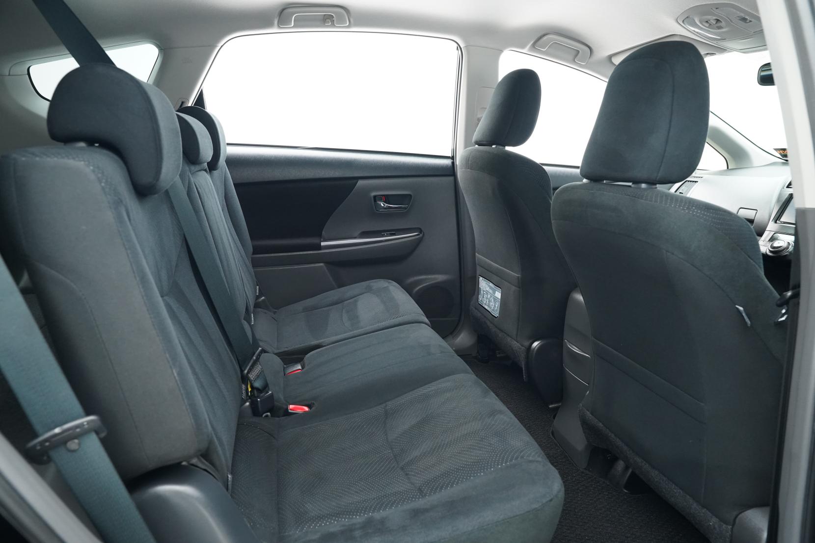Toyota Prius 1.8 ALPHA S TUNE BLACK