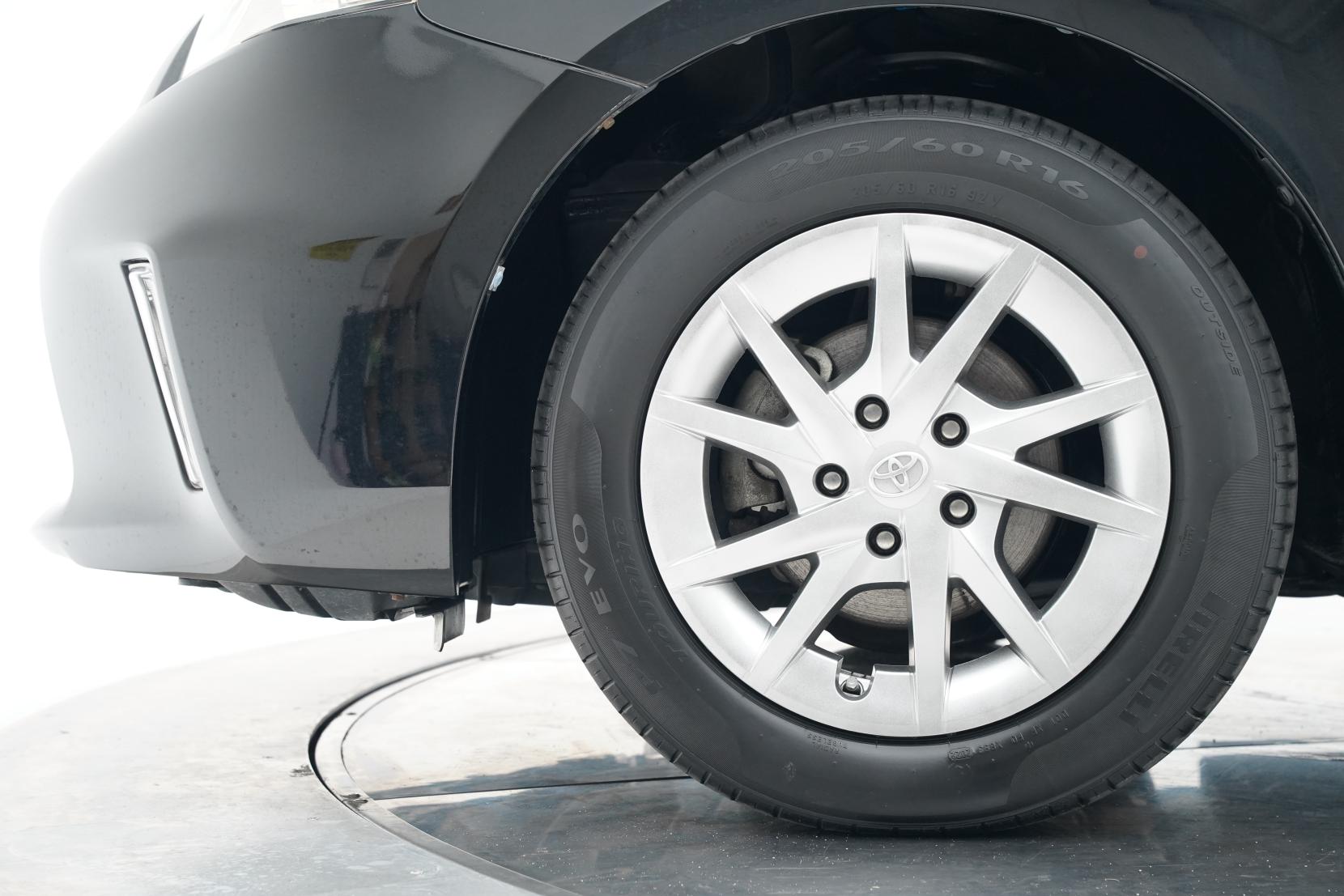 Toyota Prius 1.8 ALPHA S TUNE BLACK