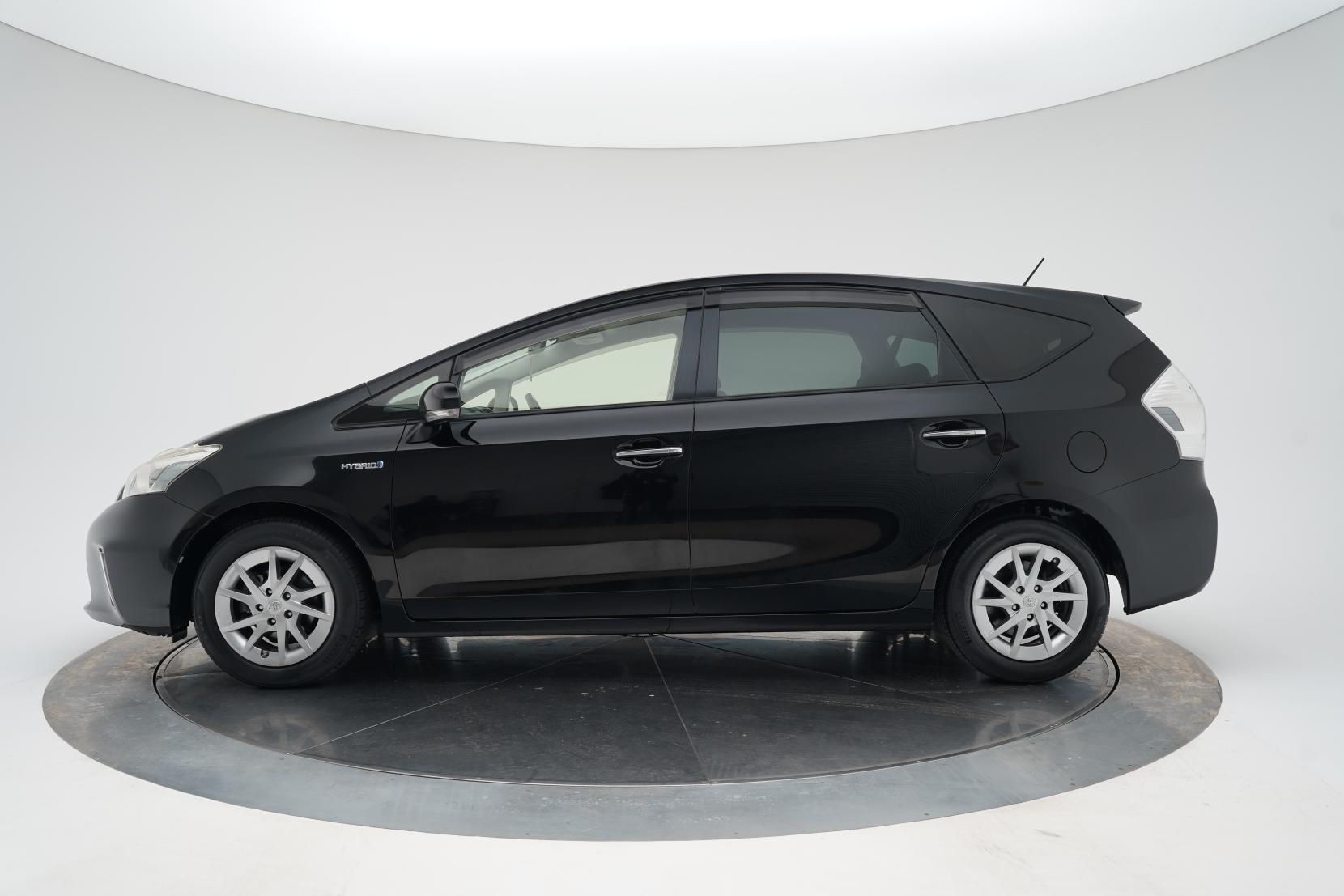 Toyota Prius 1.8 ALPHA S TUNE BLACK