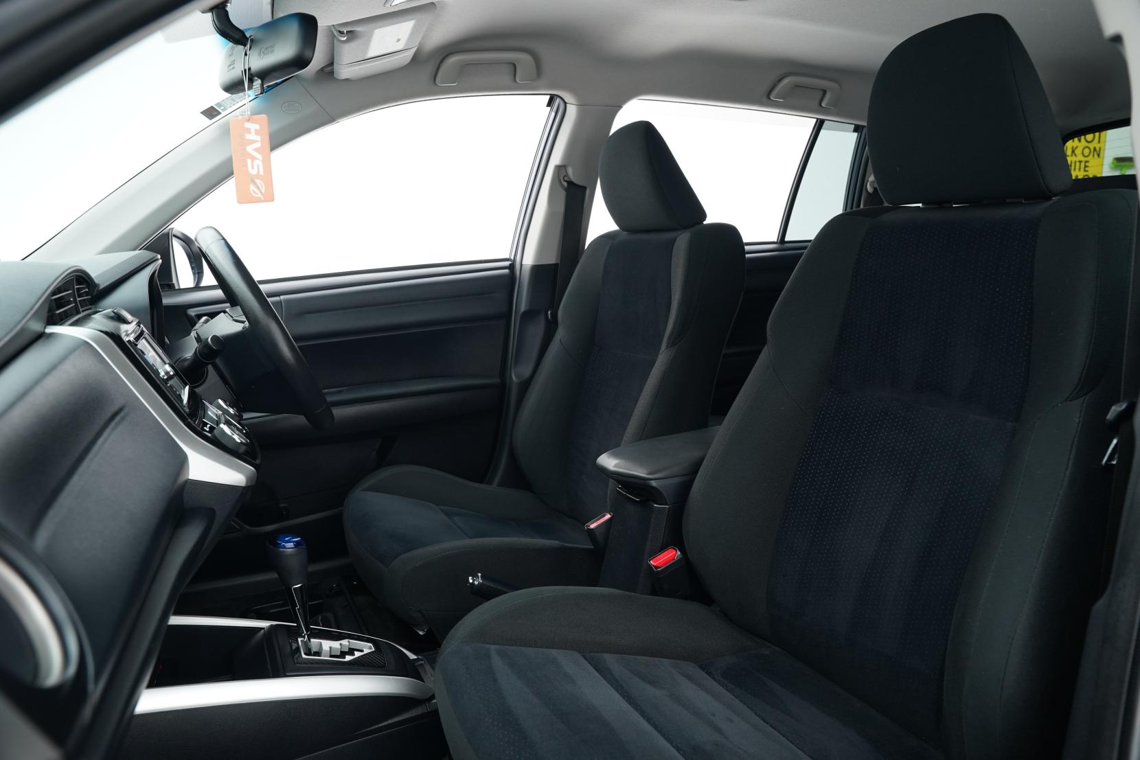 Toyota Corolla 1.5 Fielder Hybrid