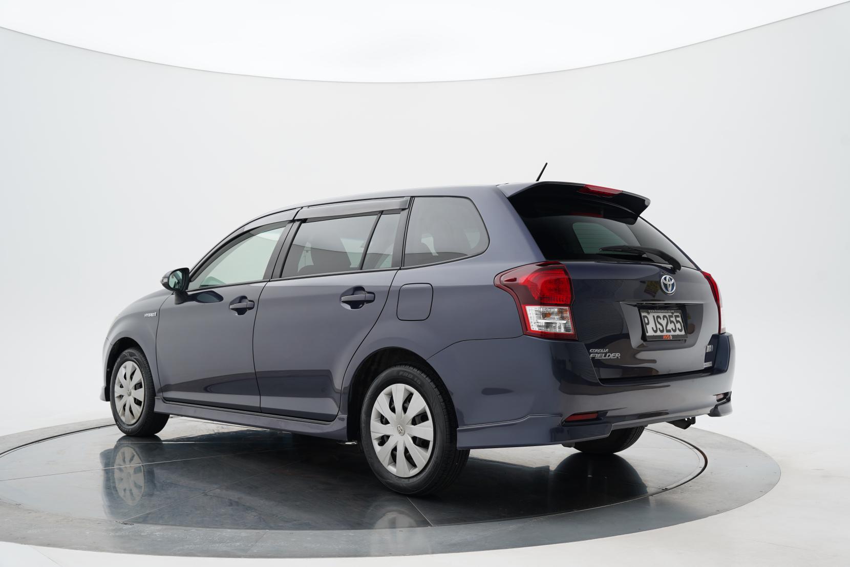 Toyota Corolla 1.5 Fielder Hybrid