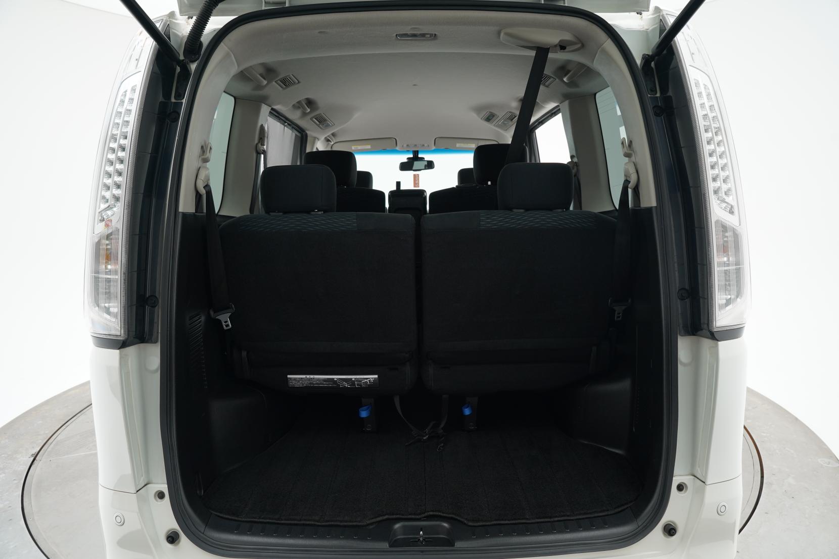 Nissan Serena (1991 – present) 2.0 Hybrid 20X V Selection