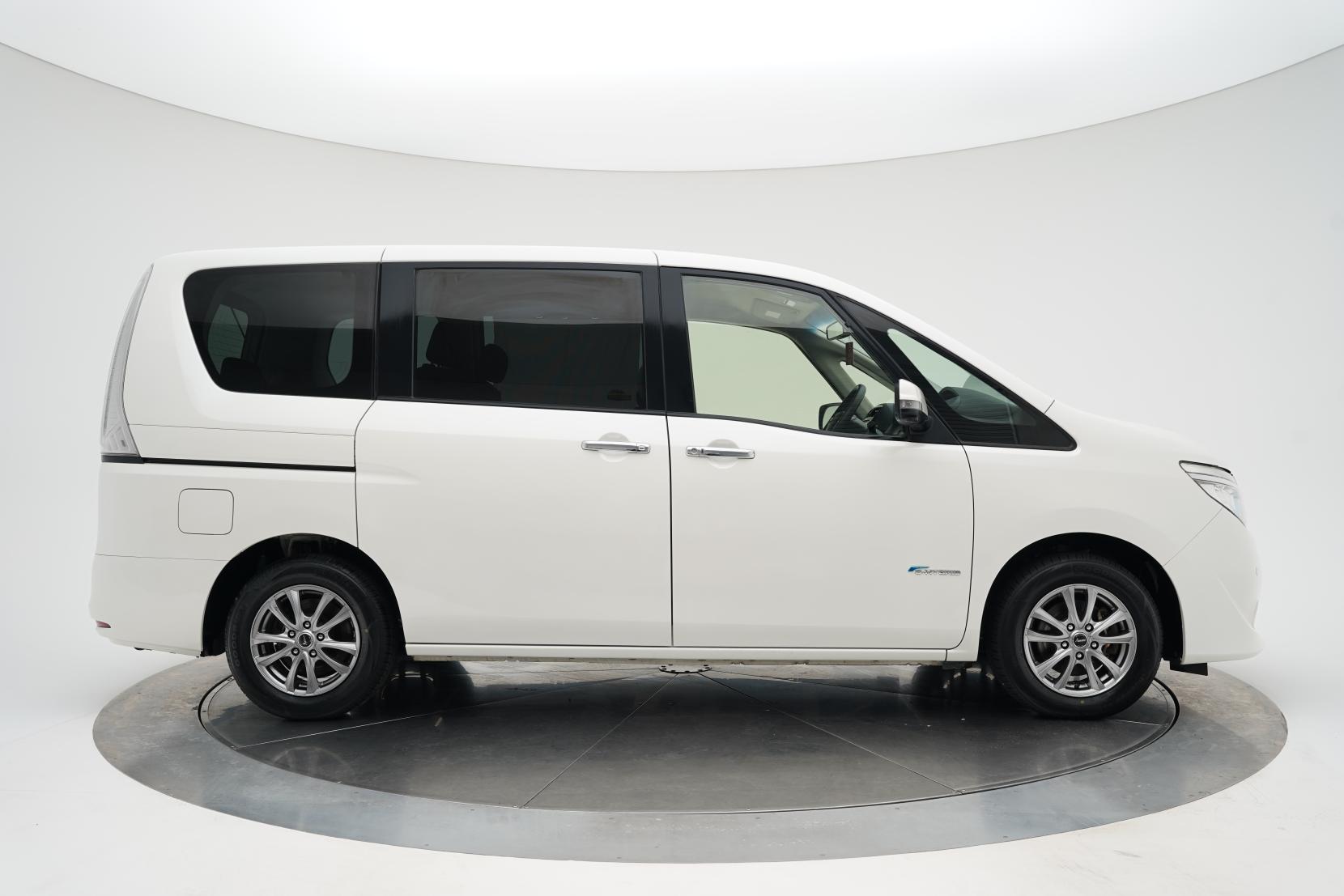 Nissan Serena (1991 – present) 2.0 Hybrid 20X V Selection