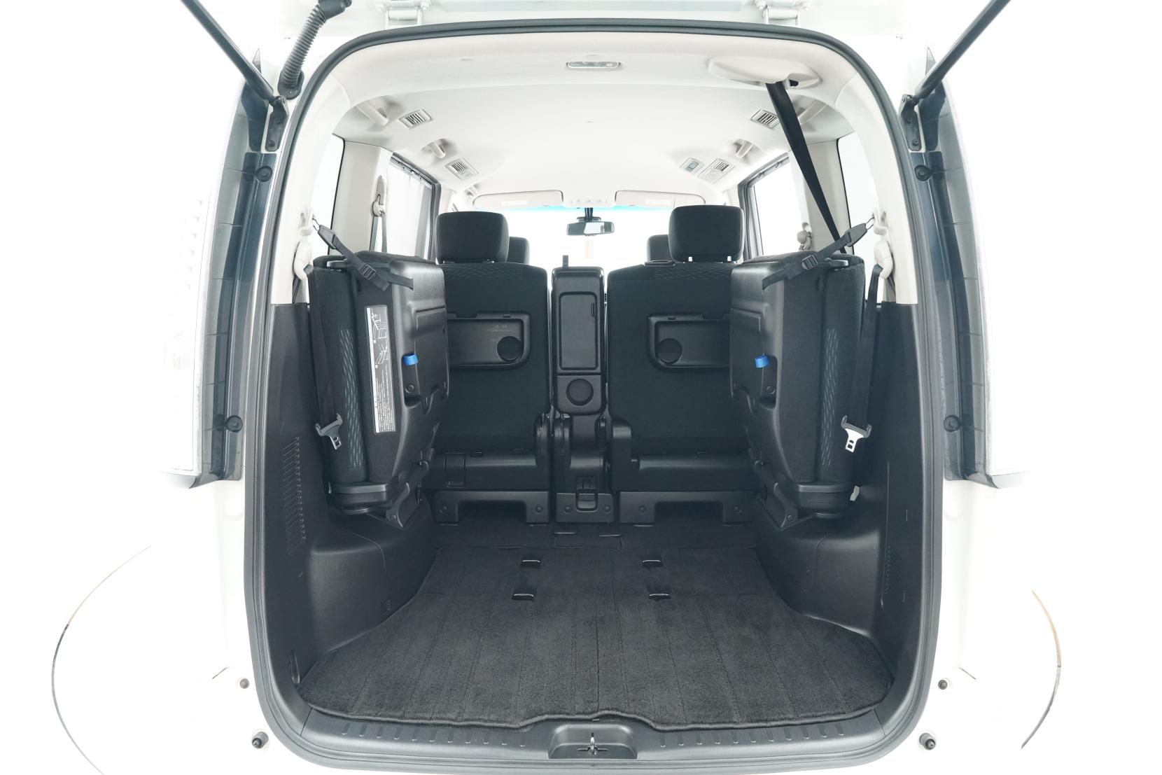 Nissan Serena (1991 – present) 2.0 Hybrid 20X V Selection