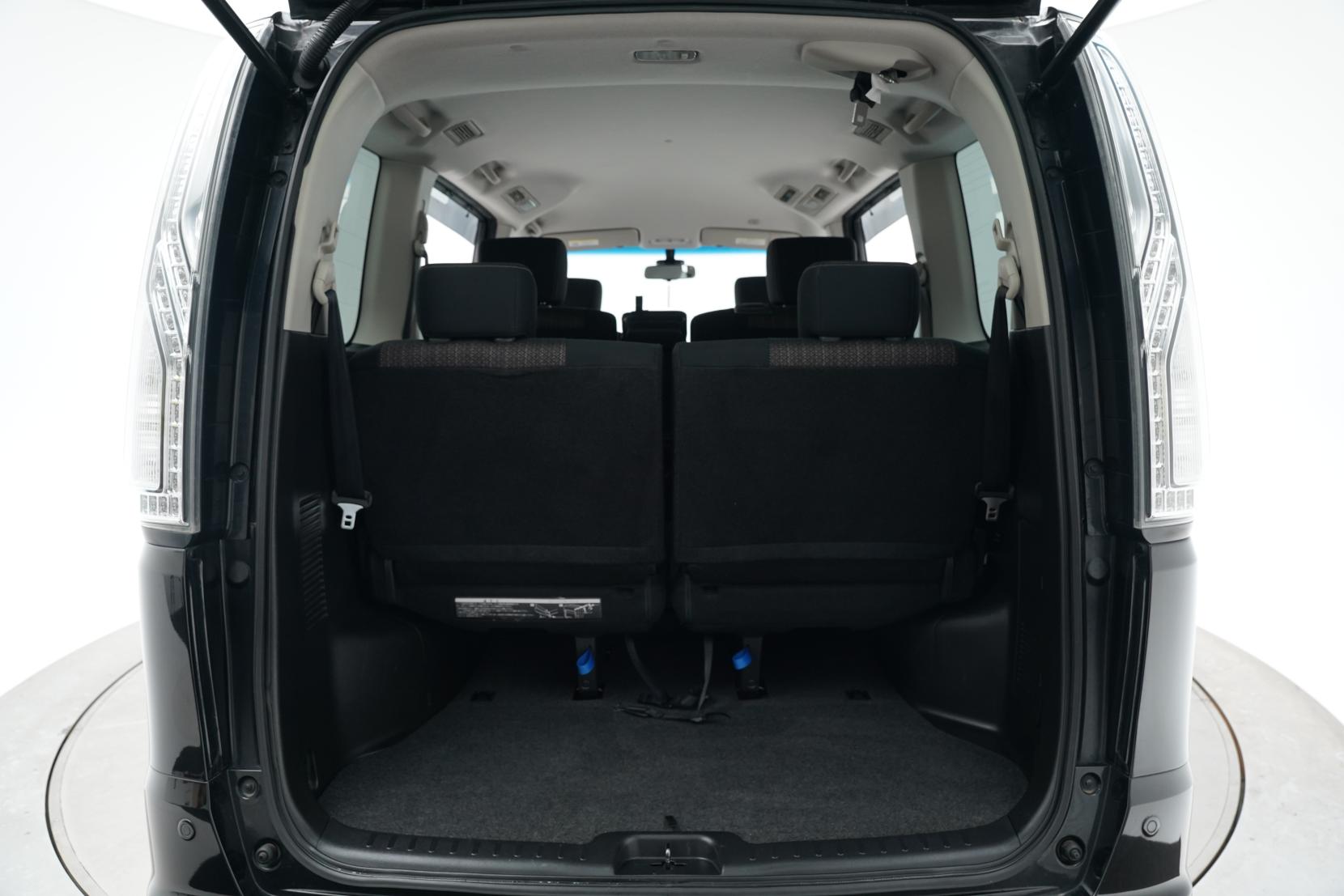 Nissan Serena (1991 – present) 2.0 Hybrid Highway Star V Selection