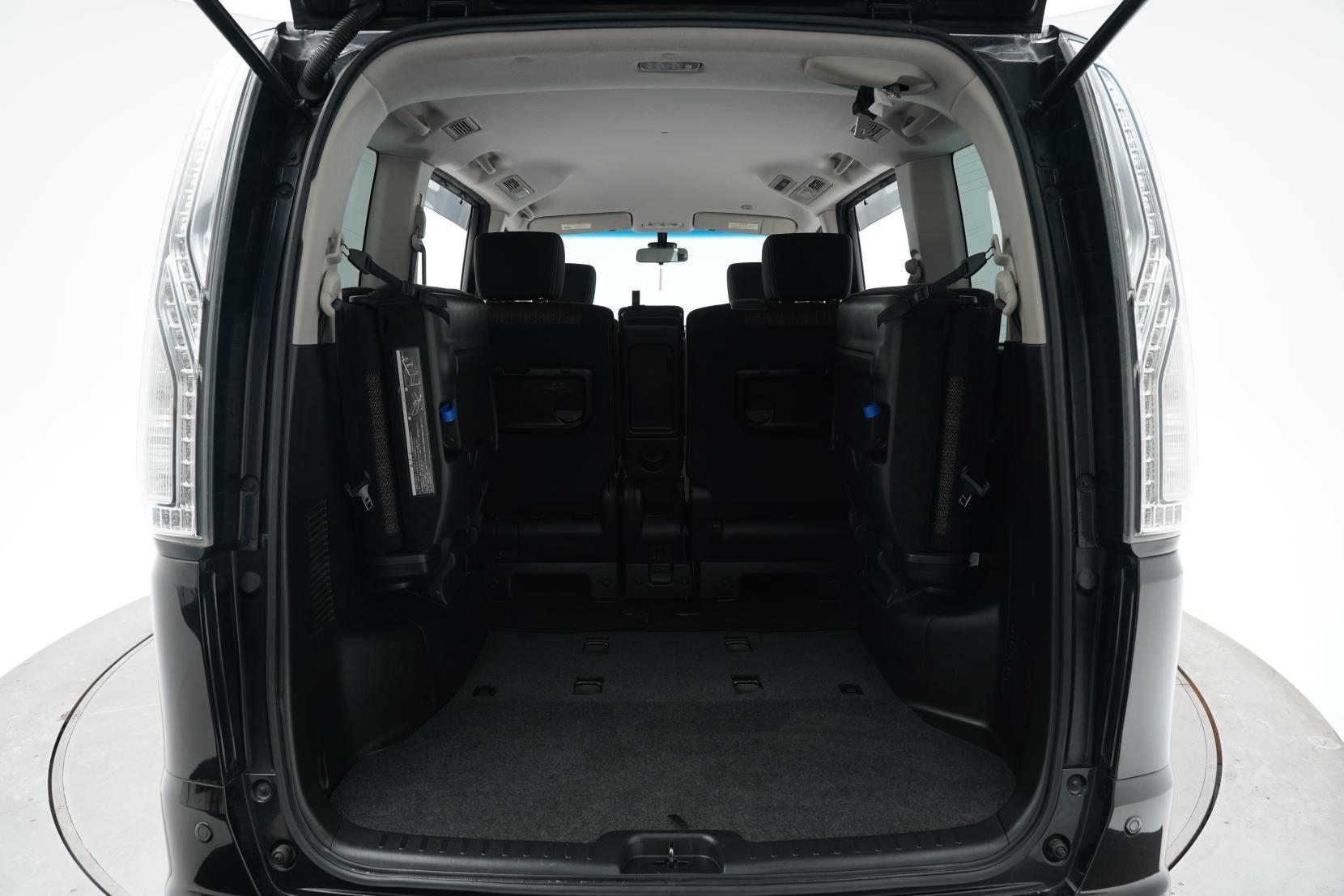 Nissan Serena (1991 – present) 2.0 Hybrid Highway Star V Selection