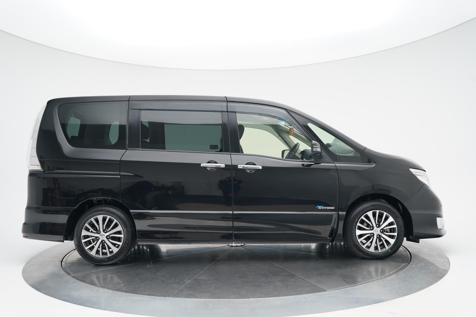 Nissan Serena (1991 – present) 2.0 Hybrid Highway Star V Selection