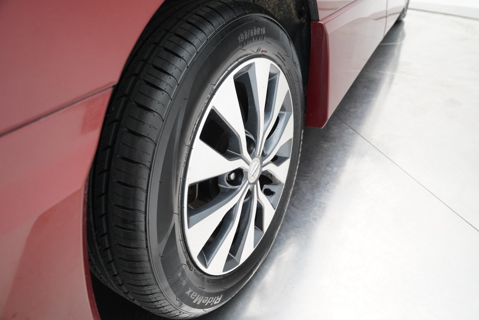 Nissan Serena (1991 – present) 2.0 Hybrid Highway Star 8 Seater