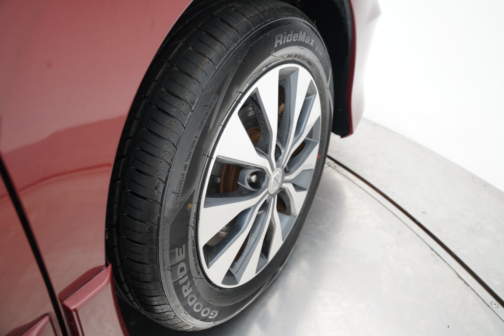 Nissan Serena (1991 – present) 2.0 Hybrid Highway Star 8 Seater