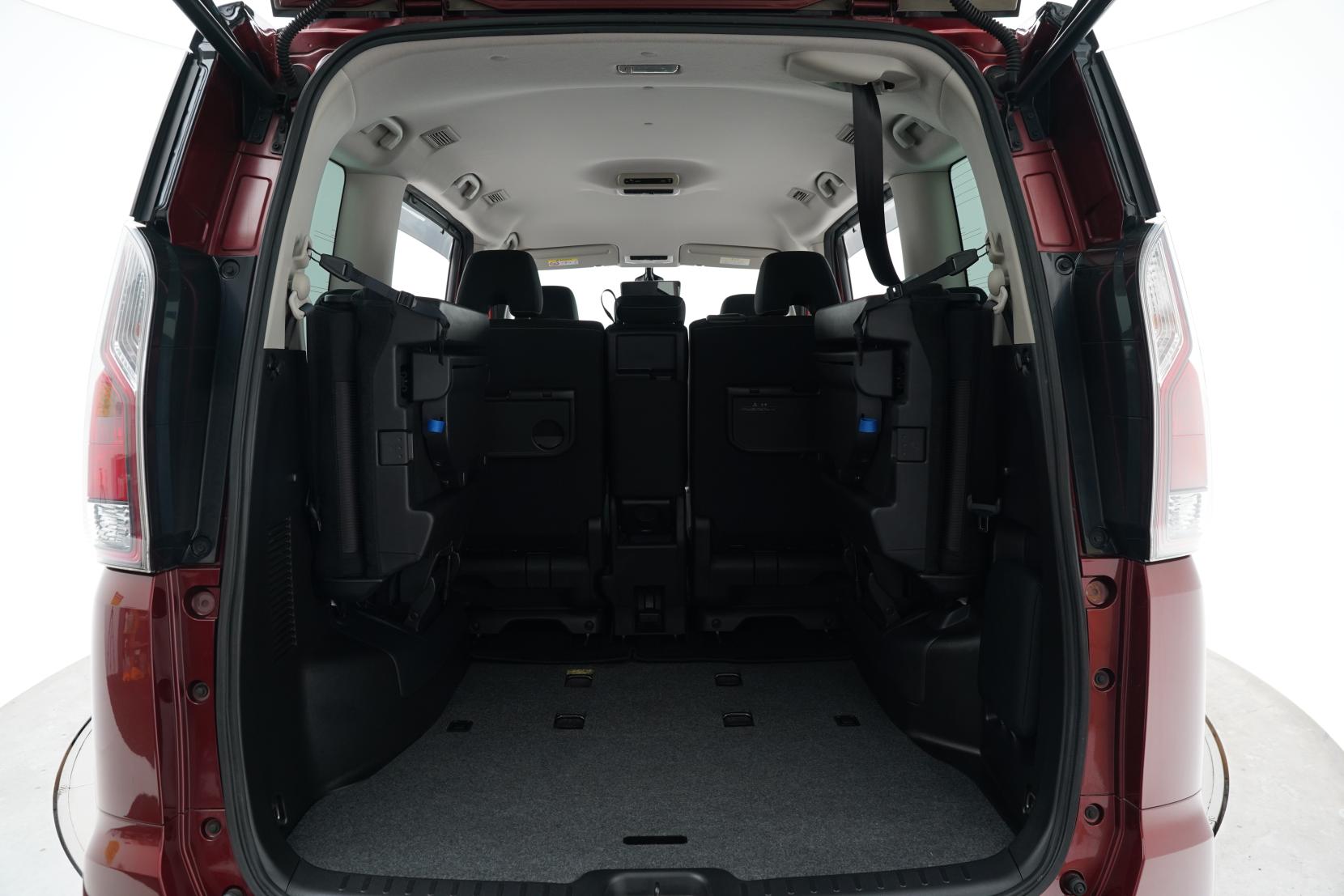 Nissan Serena (1991 – present) 2.0 Hybrid Highway Star 8 Seater