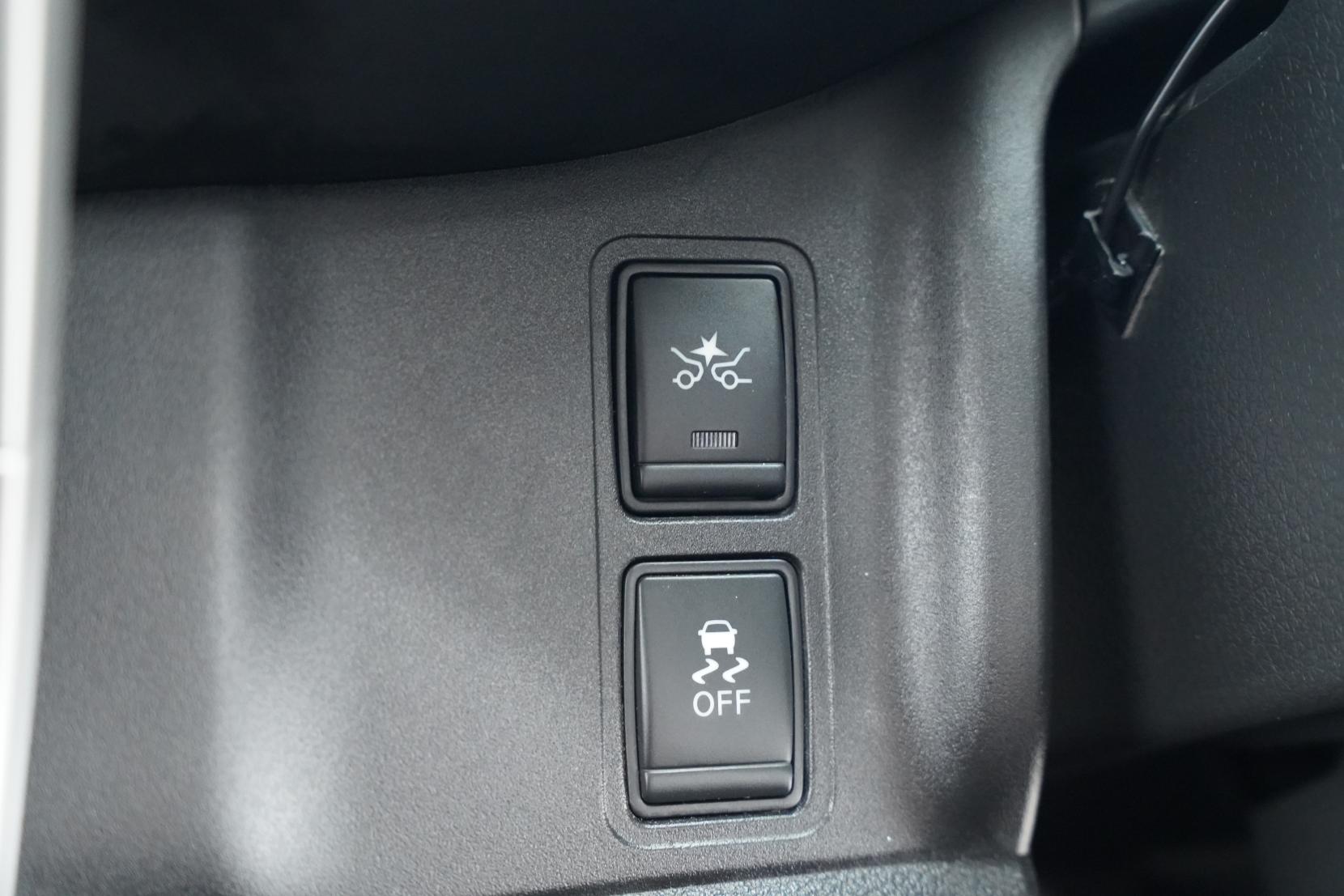 Nissan Serena (1991 – present) 2.0 Hybrid Highway Star 8 Seater