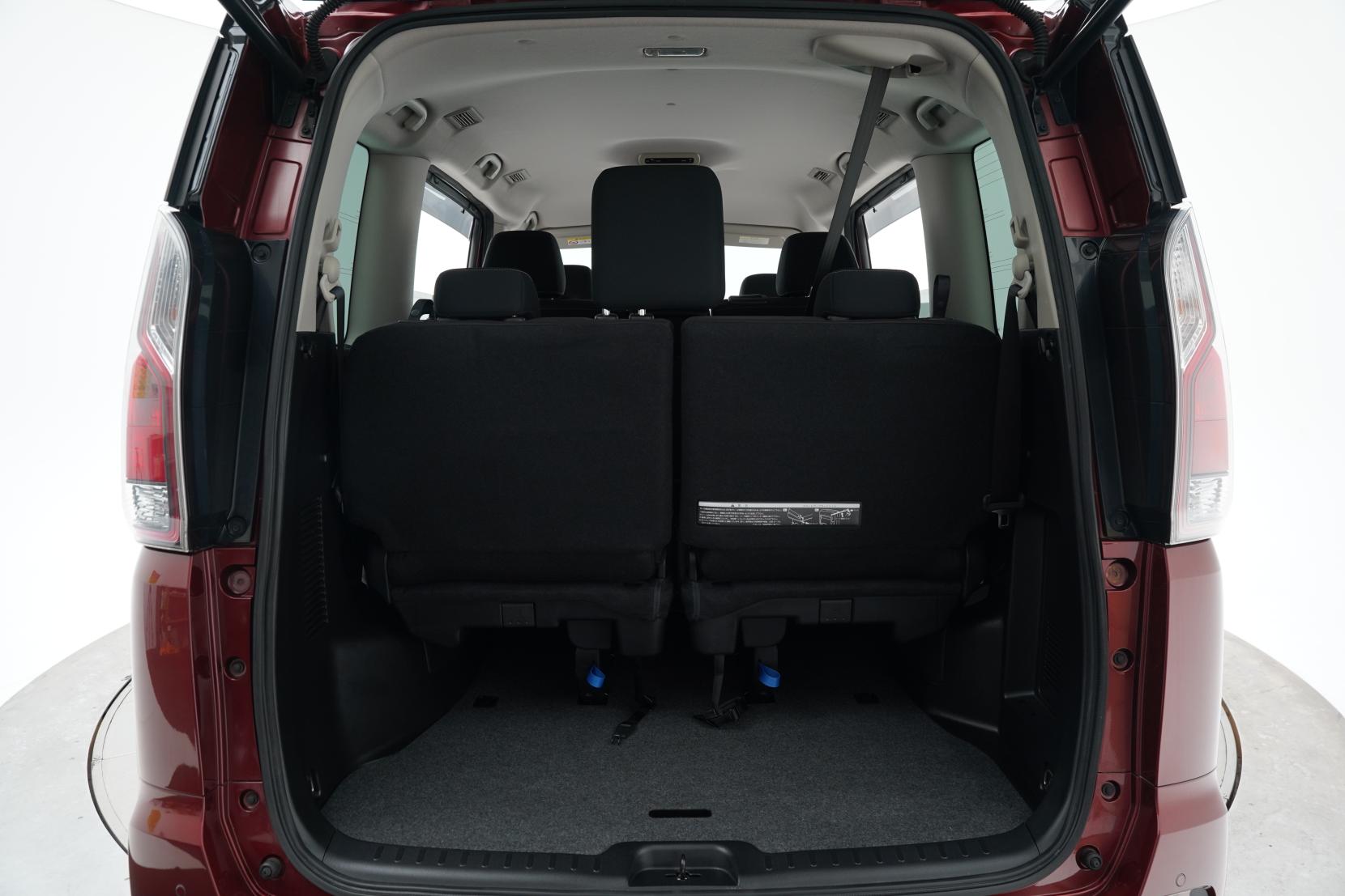 Nissan Serena (1991 – present) 2.0 Hybrid Highway Star 8 Seater