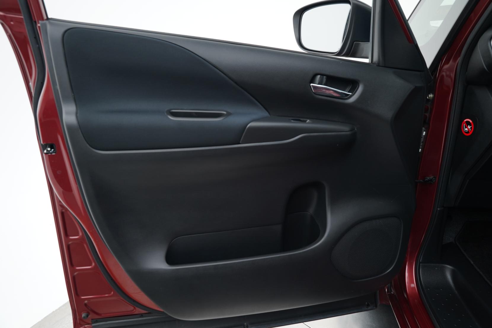 Nissan Serena (1991 – present) 2.0 Hybrid Highway Star 8 Seater