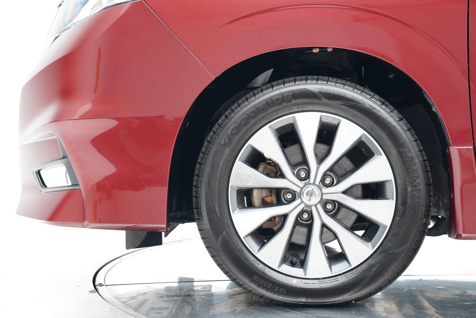 Nissan Serena (1991 – present) 2.0 Hybrid Highway Star 8 Seater