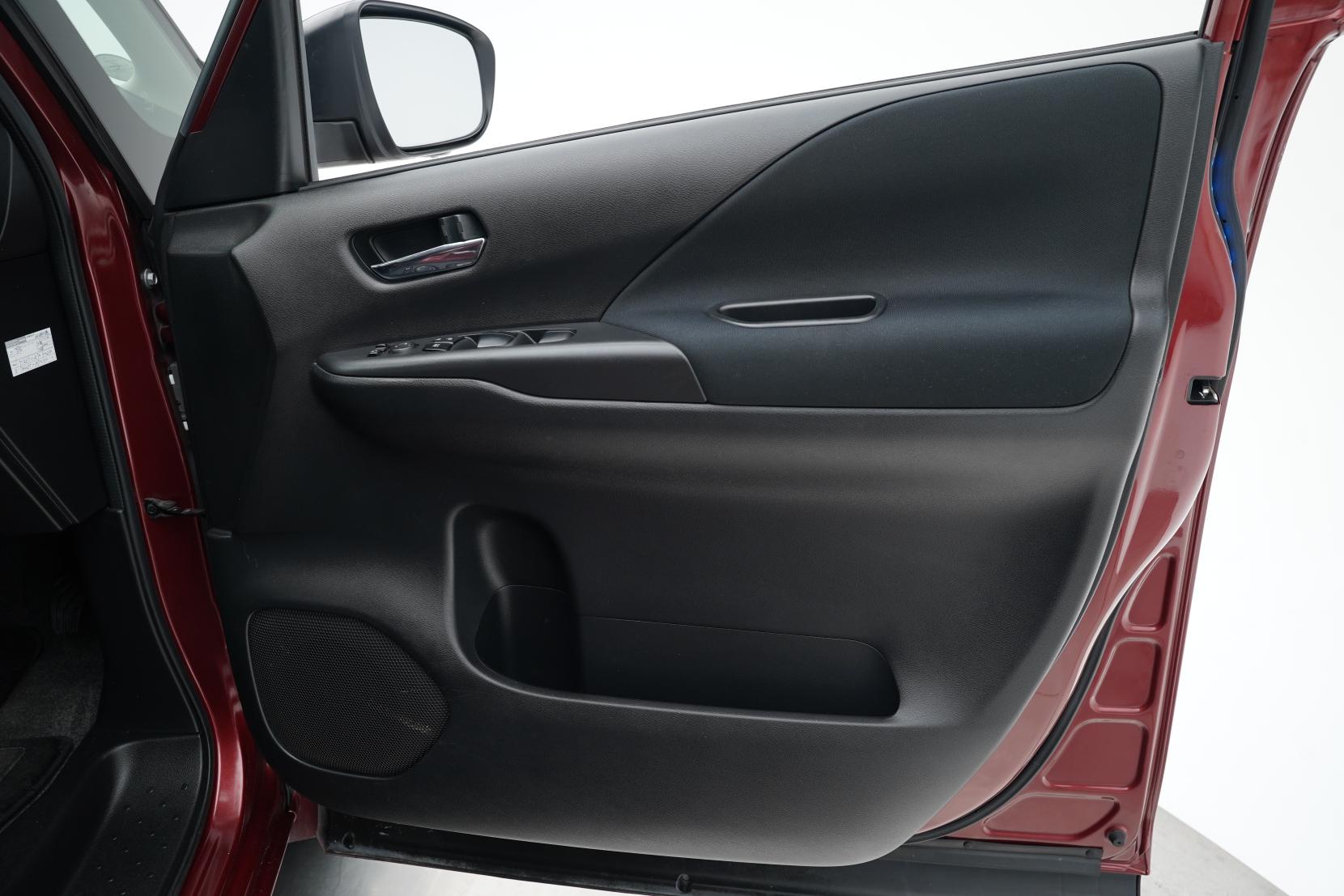 Nissan Serena (1991 – present) 2.0 Hybrid Highway Star 8 Seater