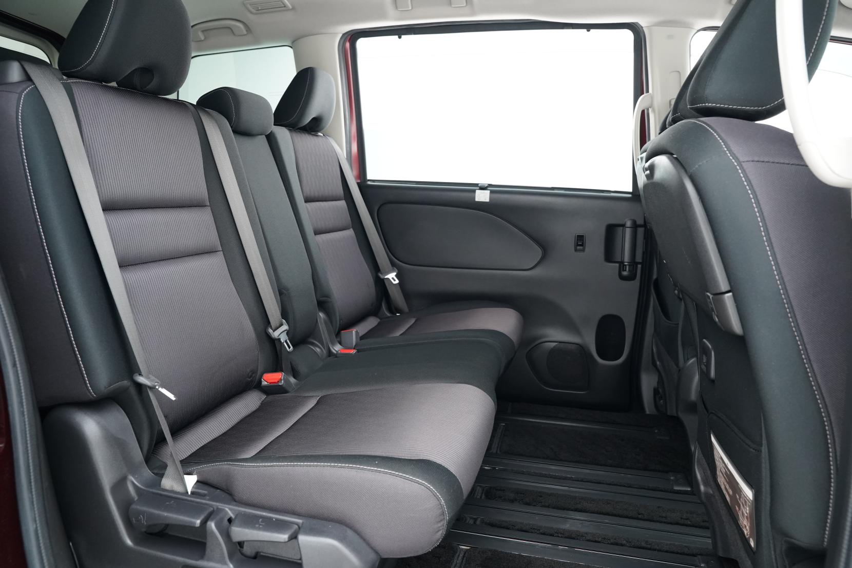 Nissan Serena (1991 – present) 2.0 Hybrid Highway Star 8 Seater