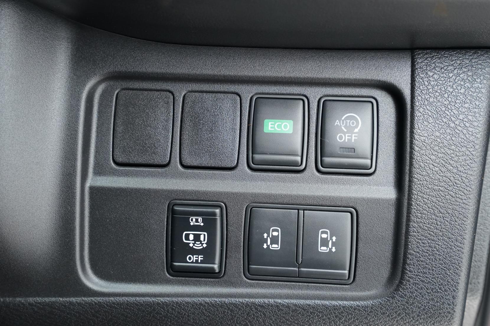 Nissan Serena (1991 – present) 2.0 Hybrid Highway Star 8 Seater