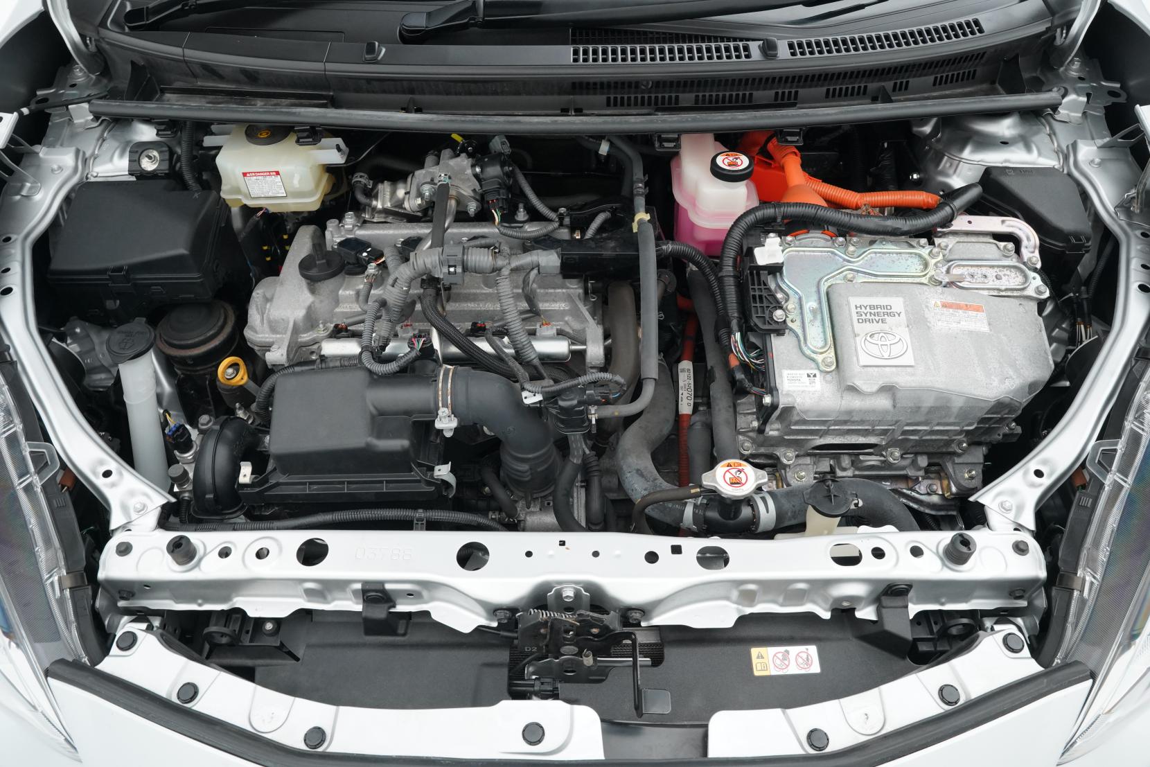 Toyota Aqua Hybrid L