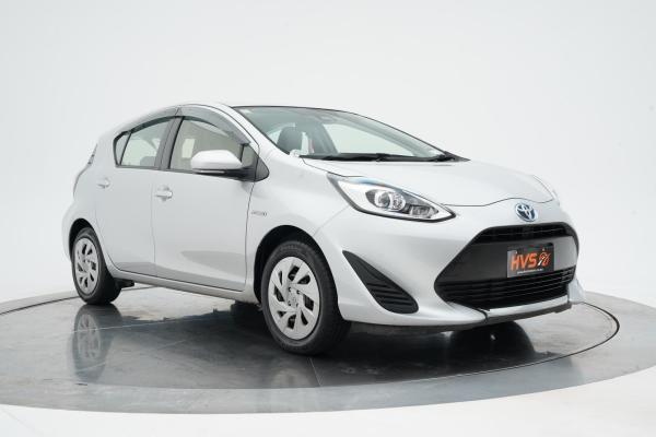 Toyota Aqua Hybrid L