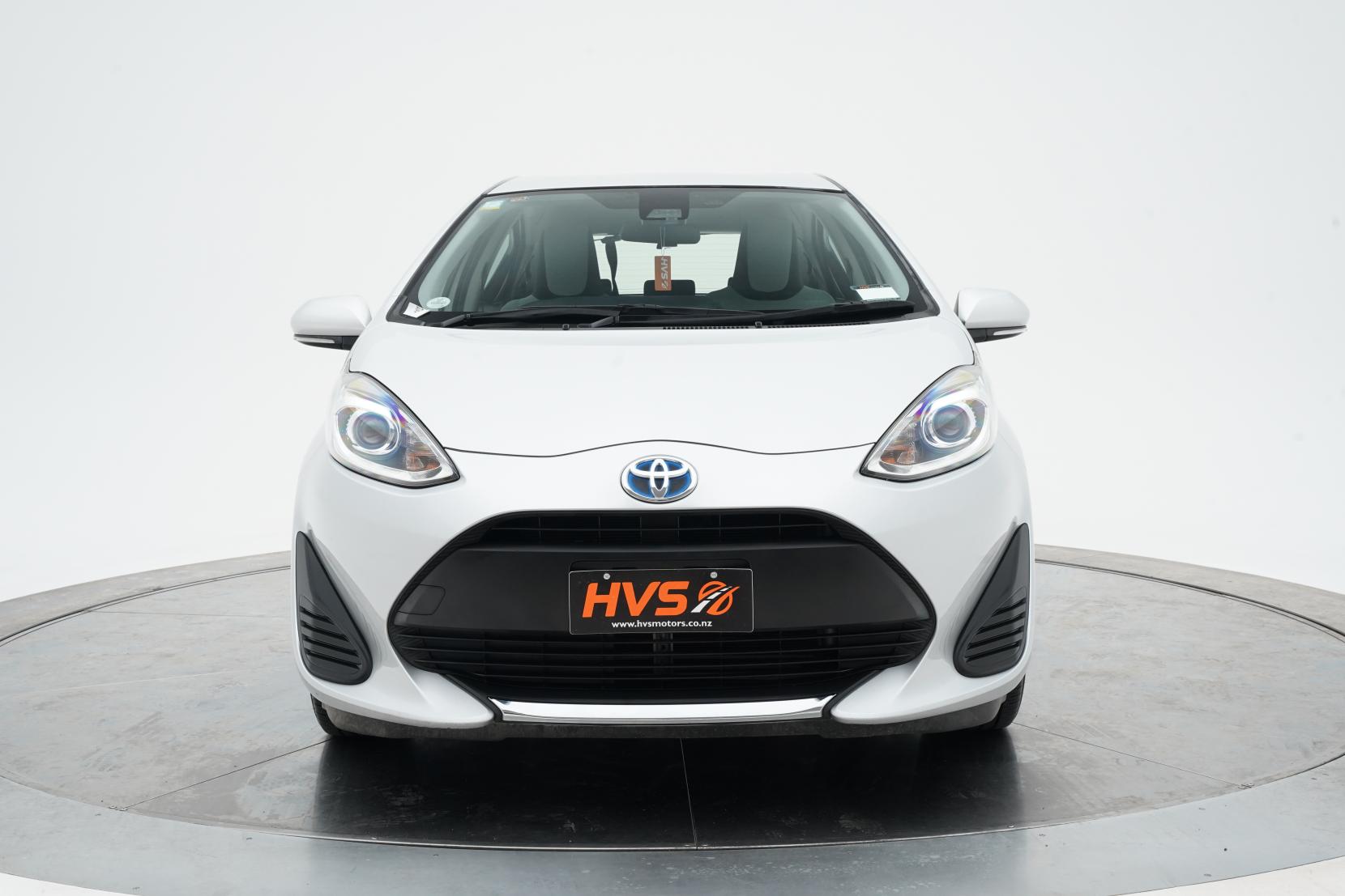 Toyota Aqua Hybrid L