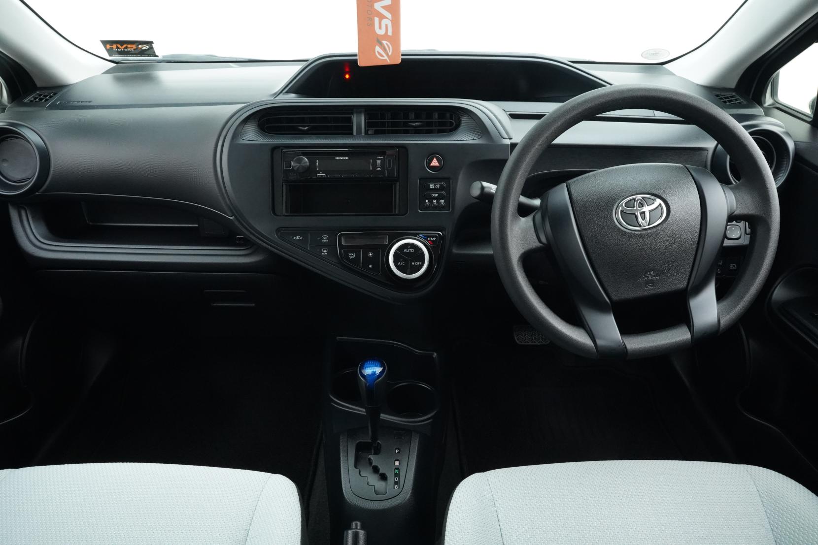 Toyota Aqua Hybrid L
