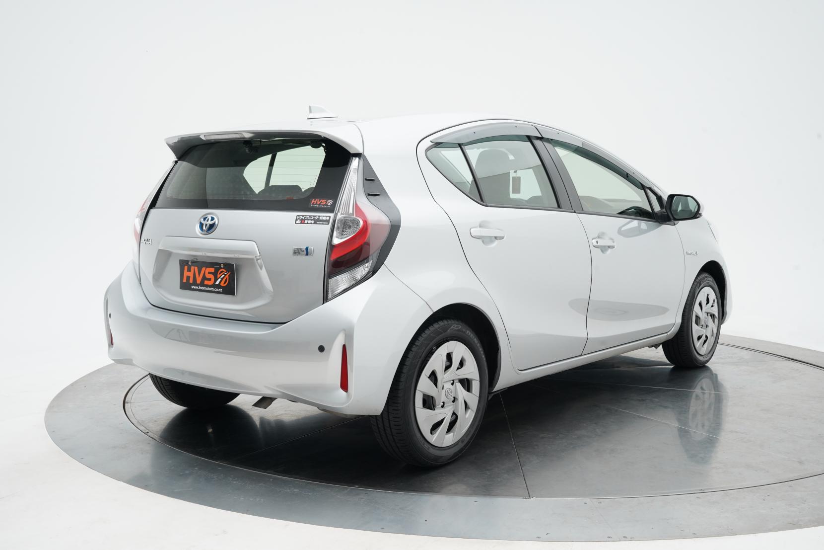 Toyota Aqua Hybrid L