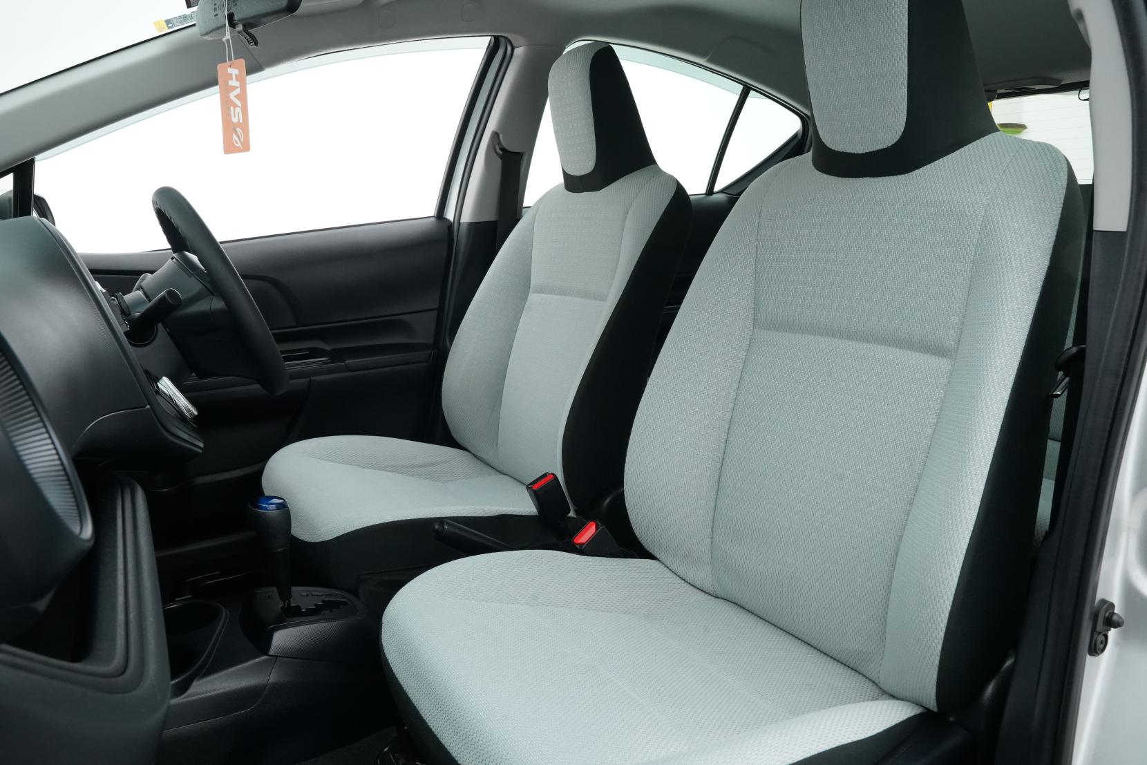 Toyota Aqua Hybrid L