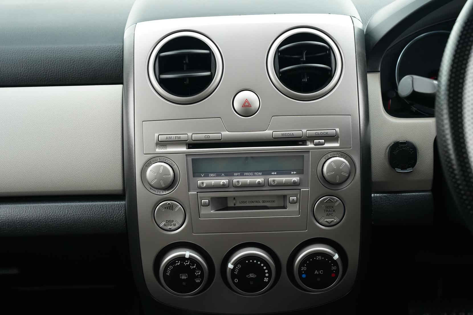 Mazda Verisa 1.5 1.5L Hatch