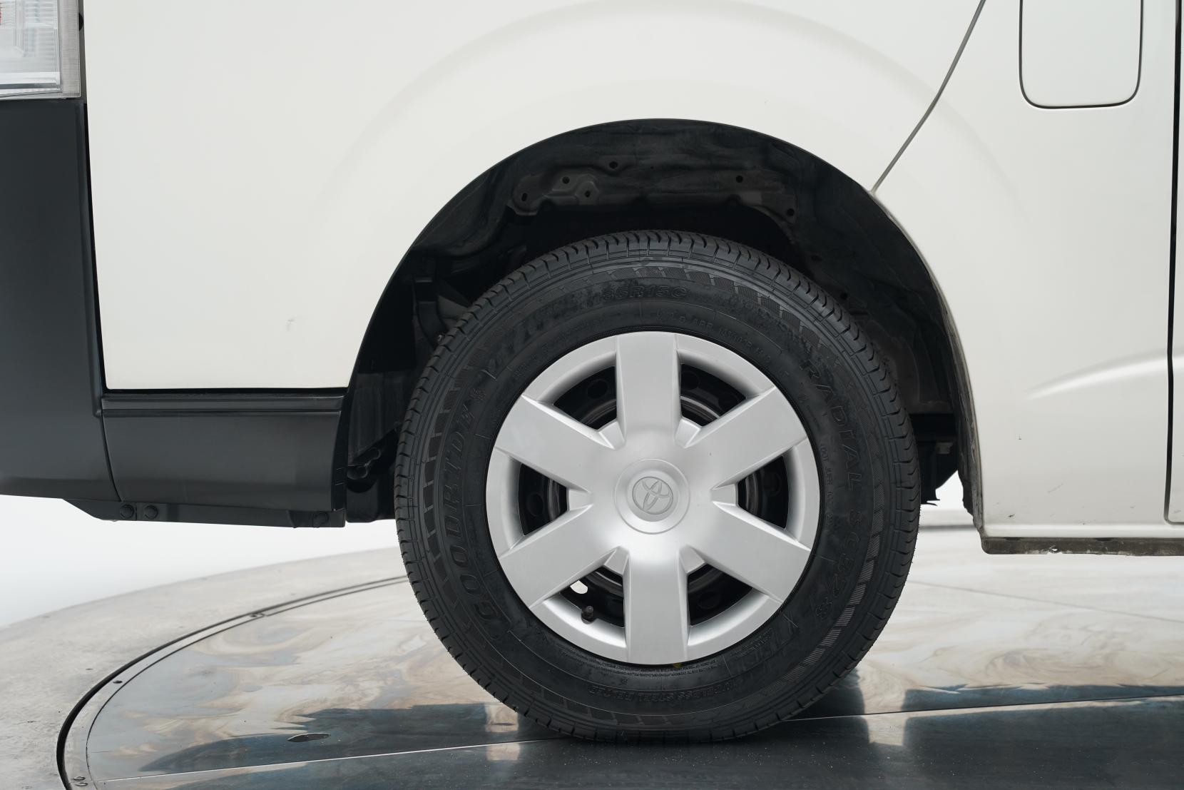 Toyota Hiace 2.0 DX 2.0L 5 Door