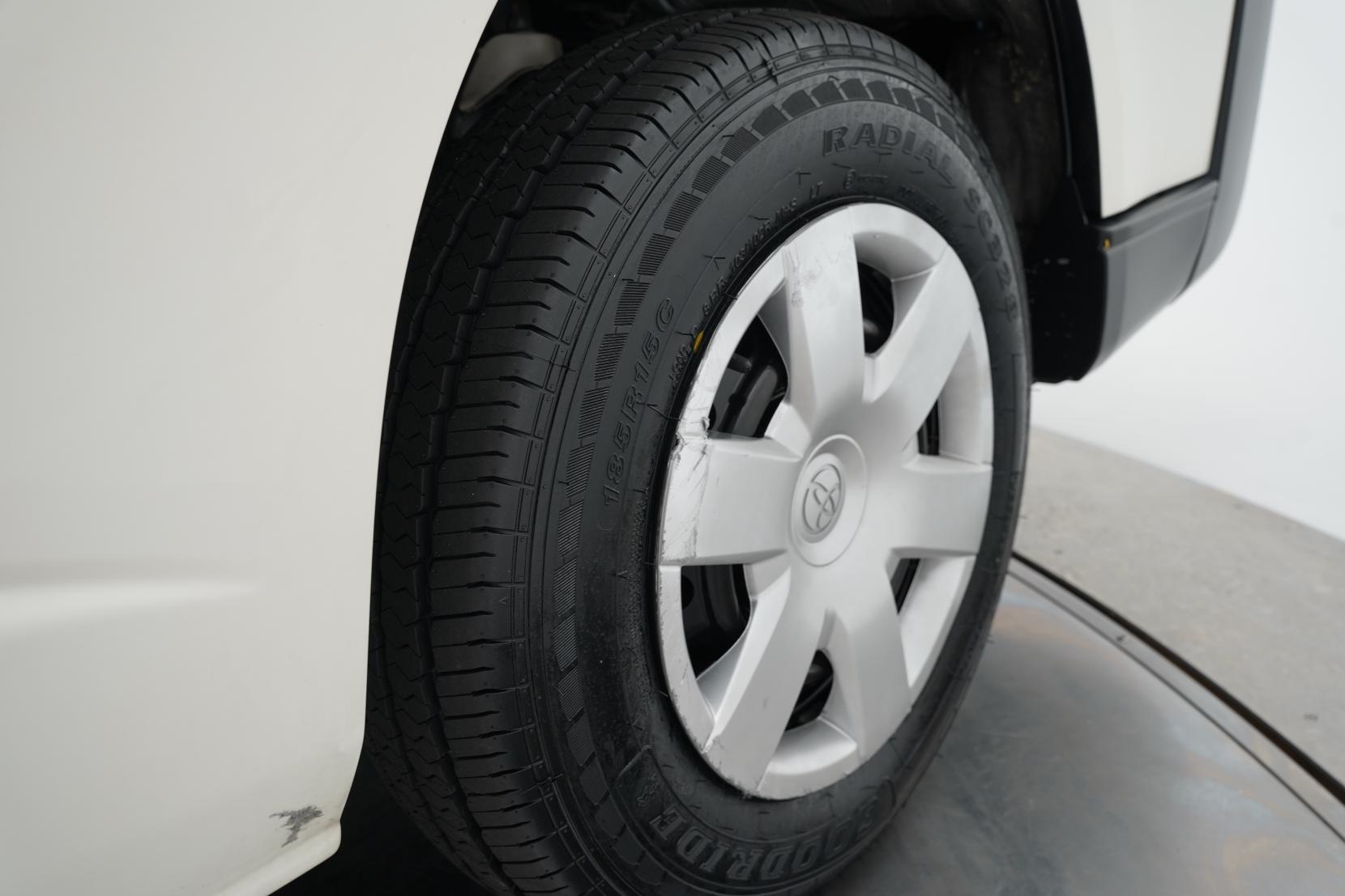 Toyota Hiace 2.0 DX 2.0L 5 Door