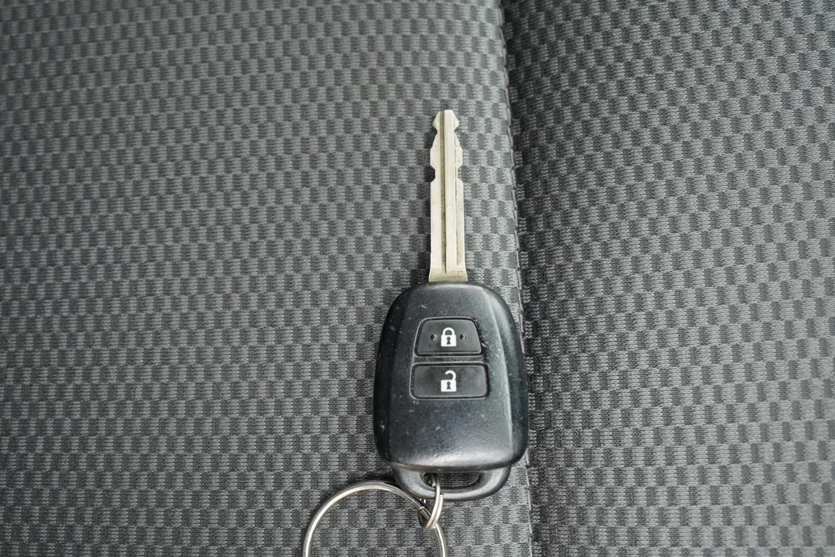 Toyota Hiace 2.0 DX 2.0L 5 Door