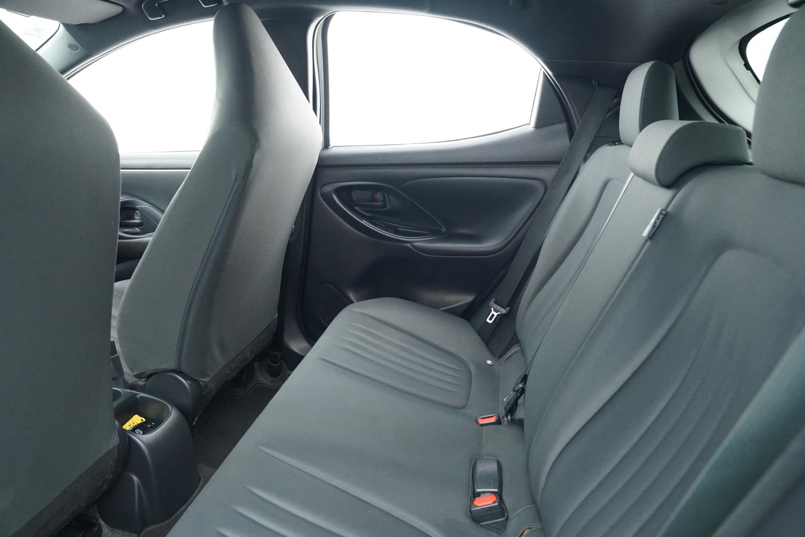 Toyota Yaris Hybrid X