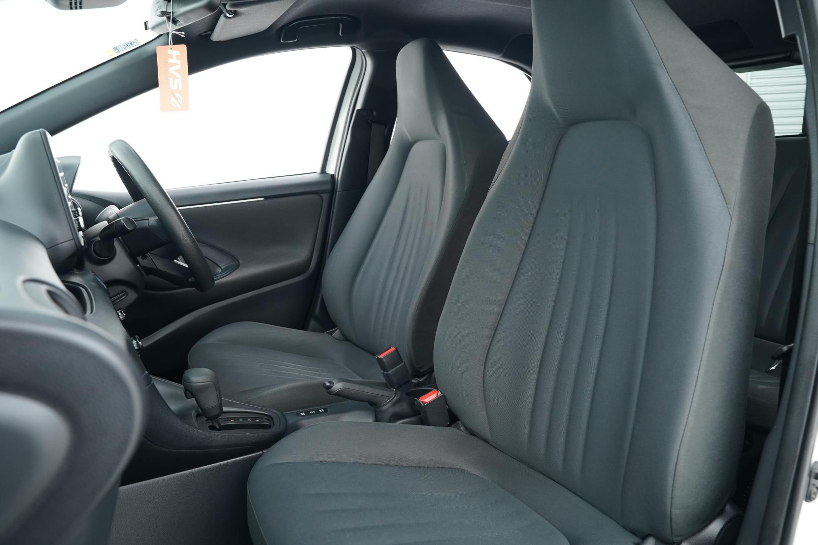 Toyota Yaris Hybrid X