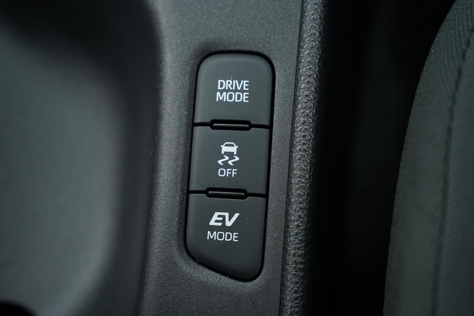 Toyota Yaris Hybrid X