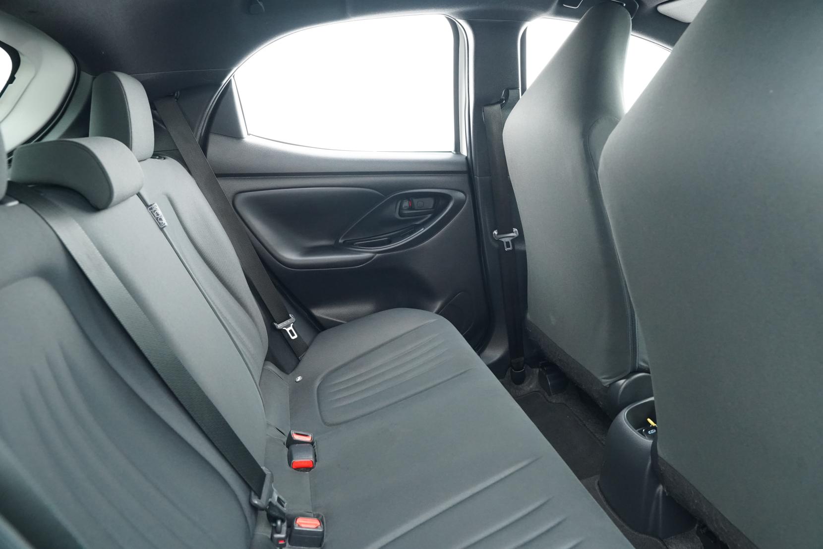 Toyota Yaris Hybrid X
