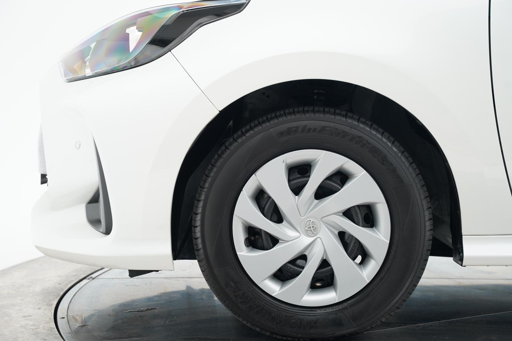 Toyota Yaris Hybrid X