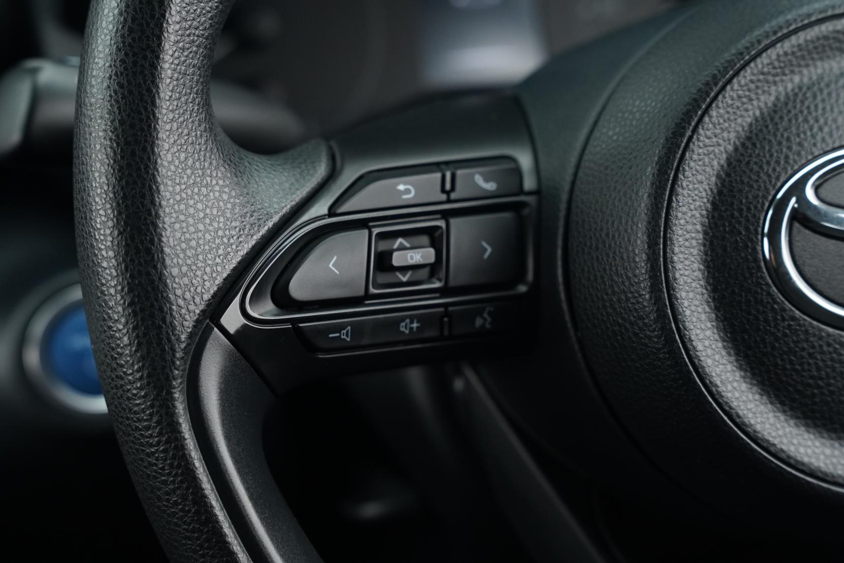 Toyota Yaris Hybrid X