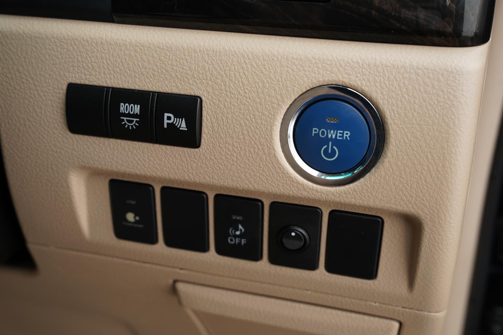 Toyota Vellfire 2.4 HYBRID X 4WD