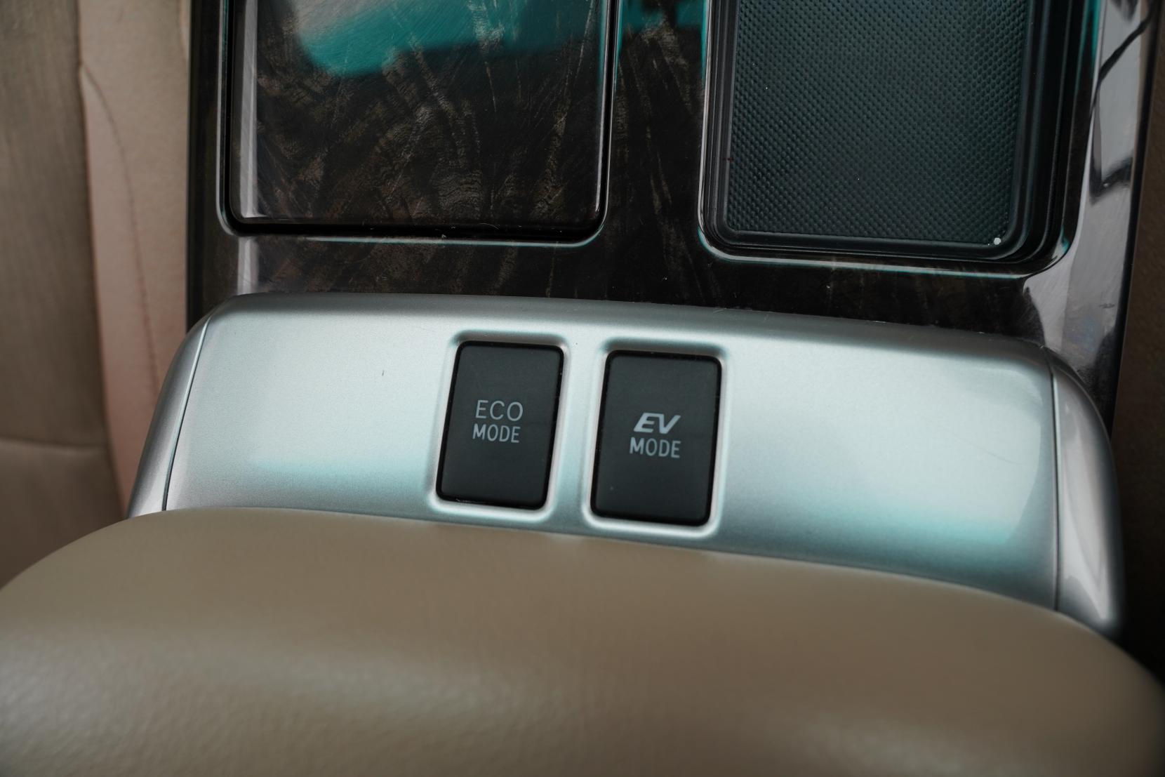 Toyota Vellfire 2.4 HYBRID X 4WD