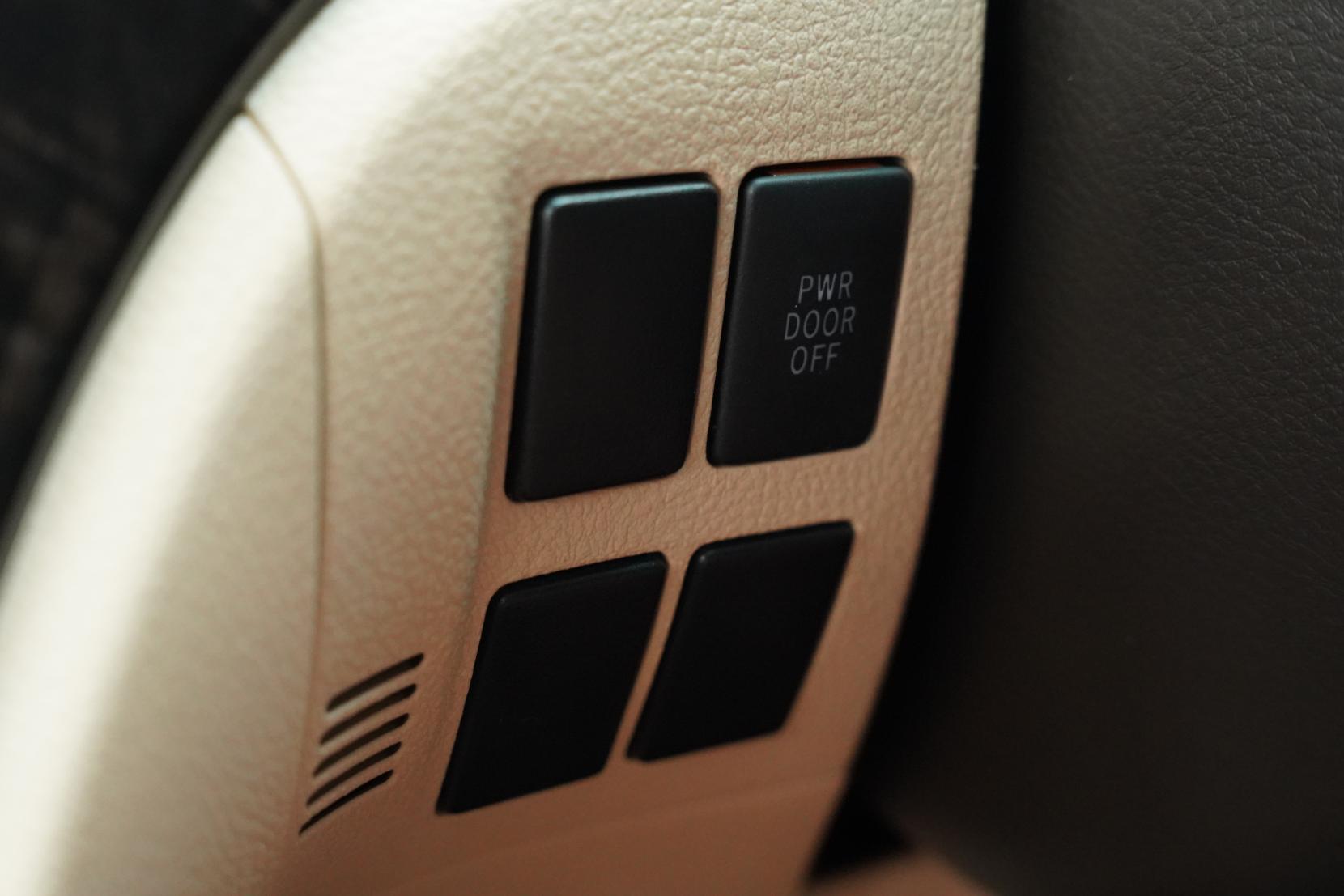 Toyota Vellfire 2.4 HYBRID X 4WD