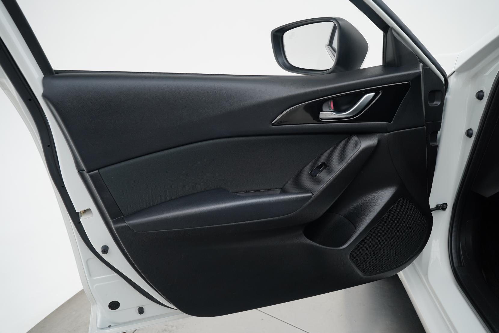 Mazda Axela 2.0 Hybrid S