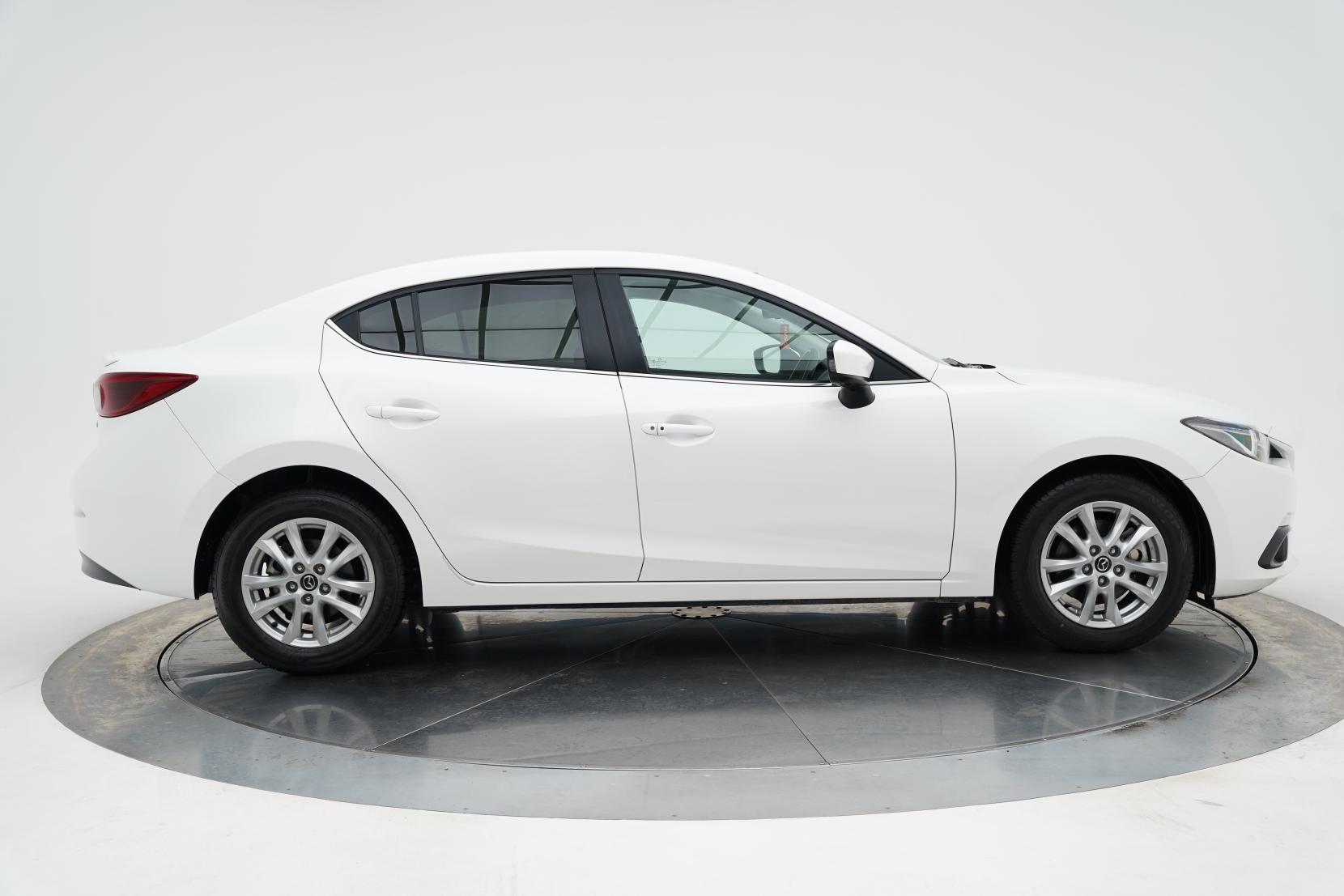 Mazda Axela 2.0 Hybrid S