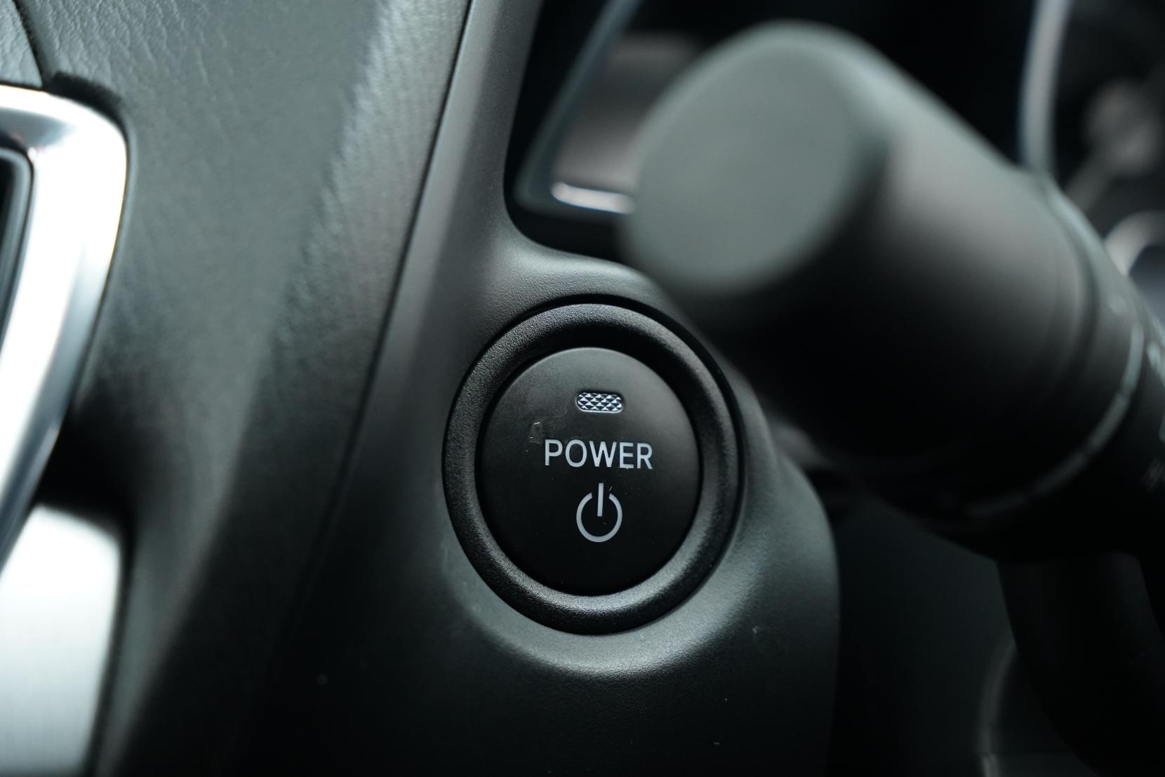 Mazda Axela 2.0 Hybrid S
