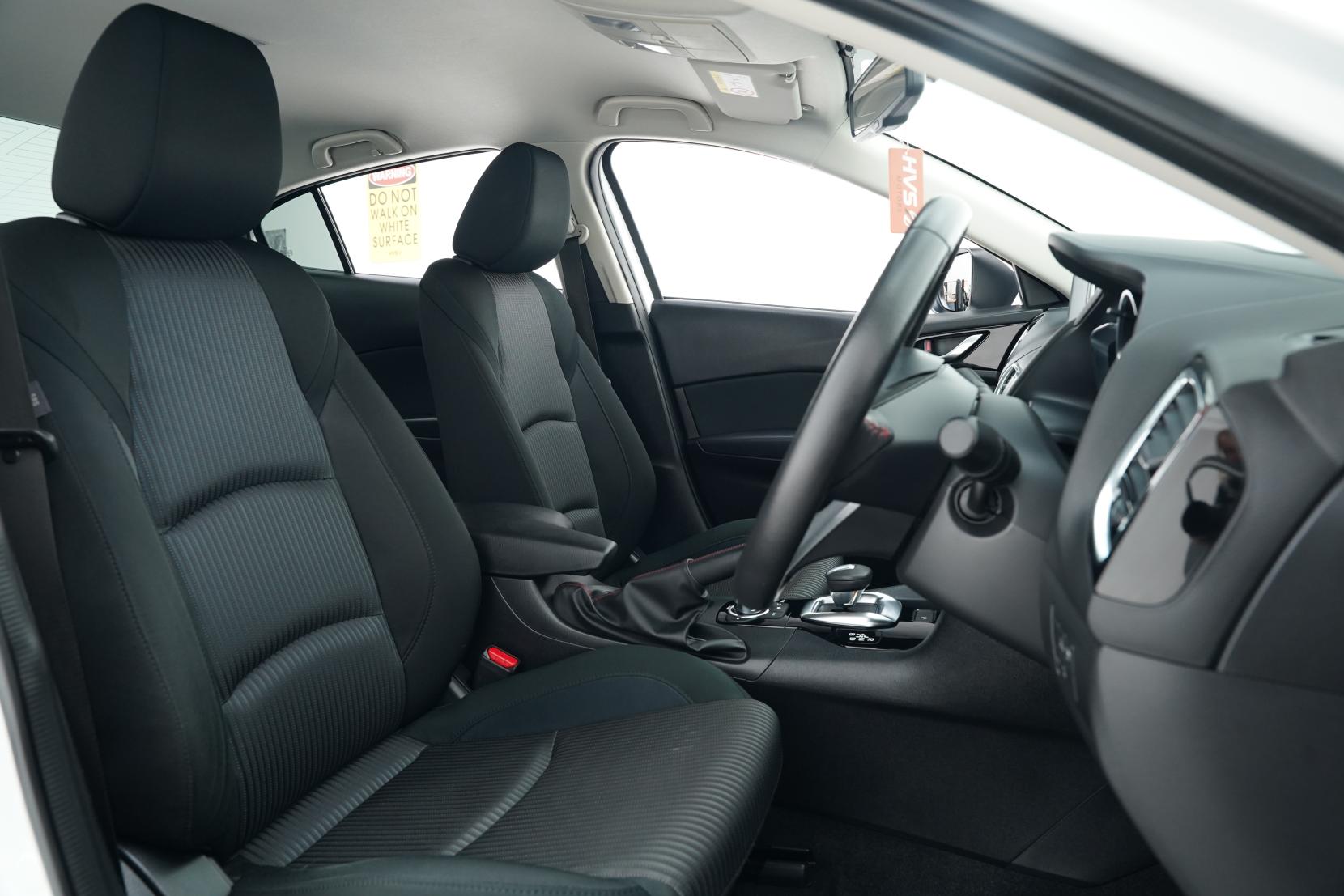 Mazda Axela 2.0 Hybrid S