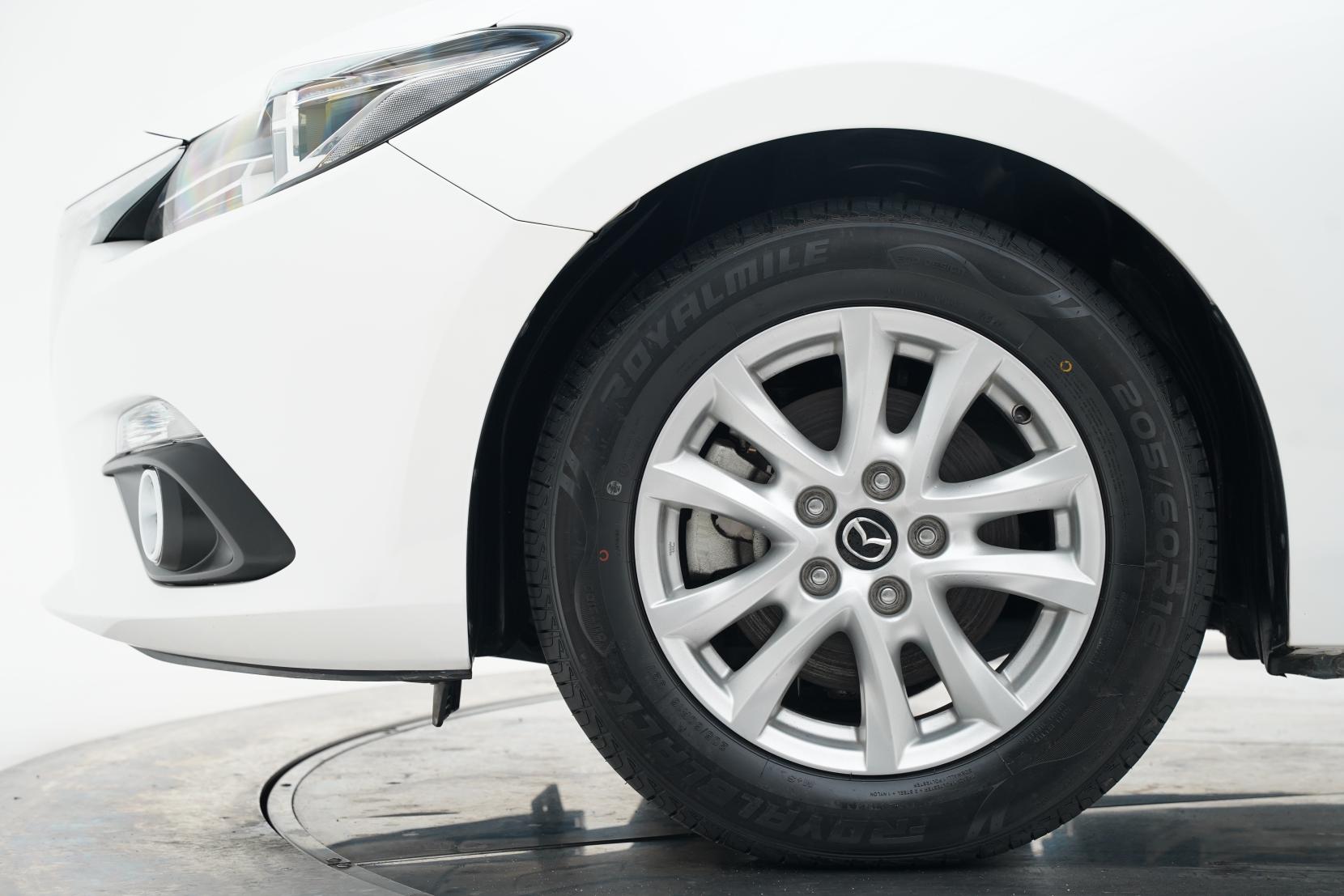 Mazda Axela 2.0 Hybrid S