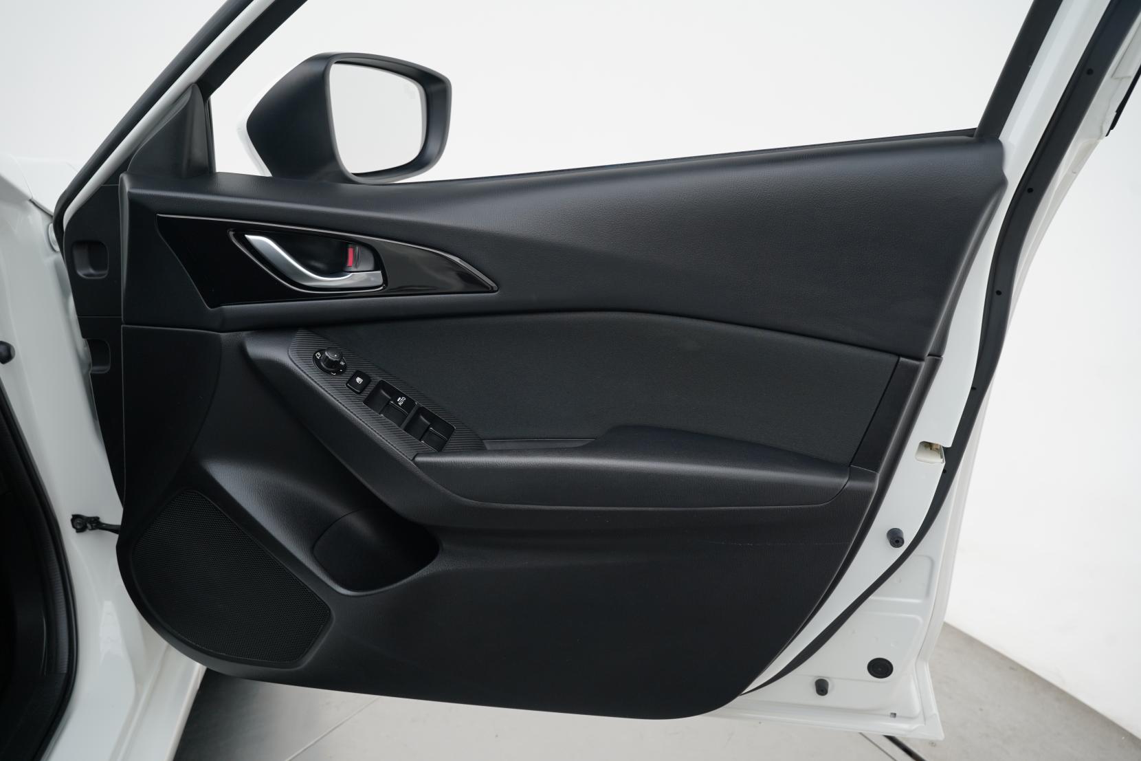 Mazda Axela 2.0 Hybrid S