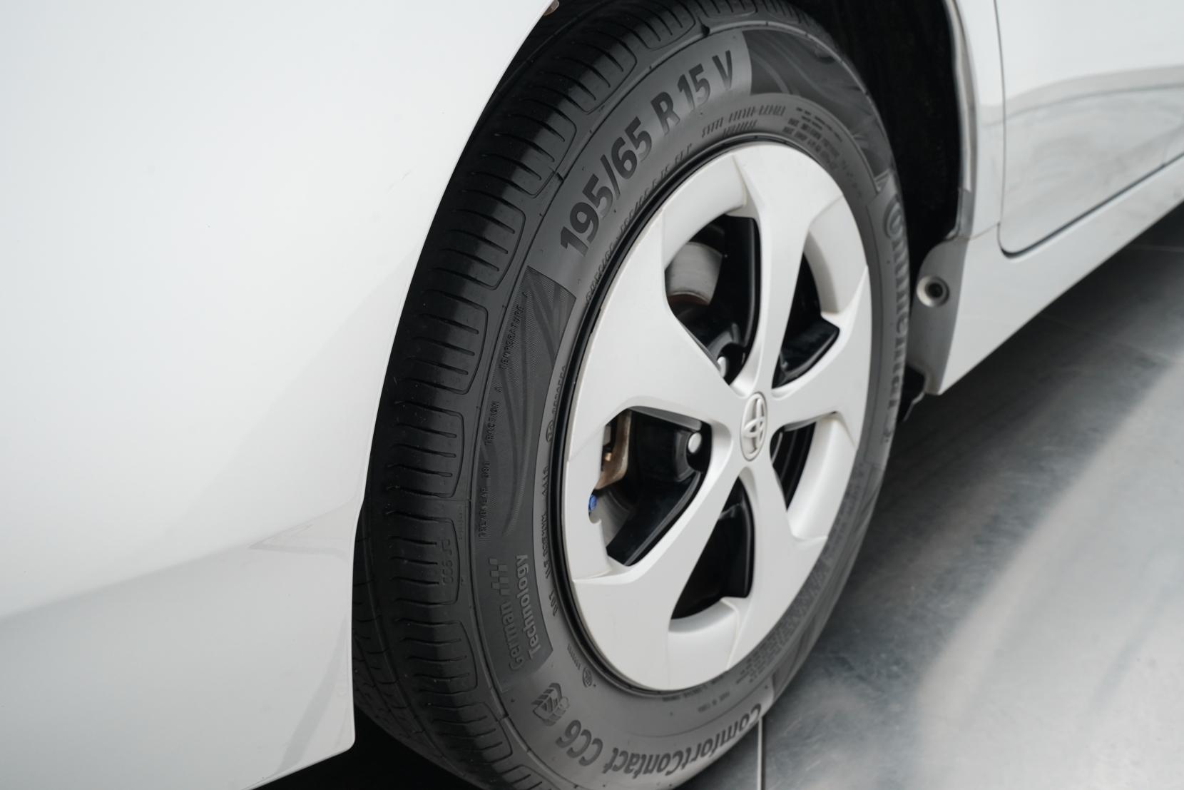 Toyota Prius 1.8 5D S