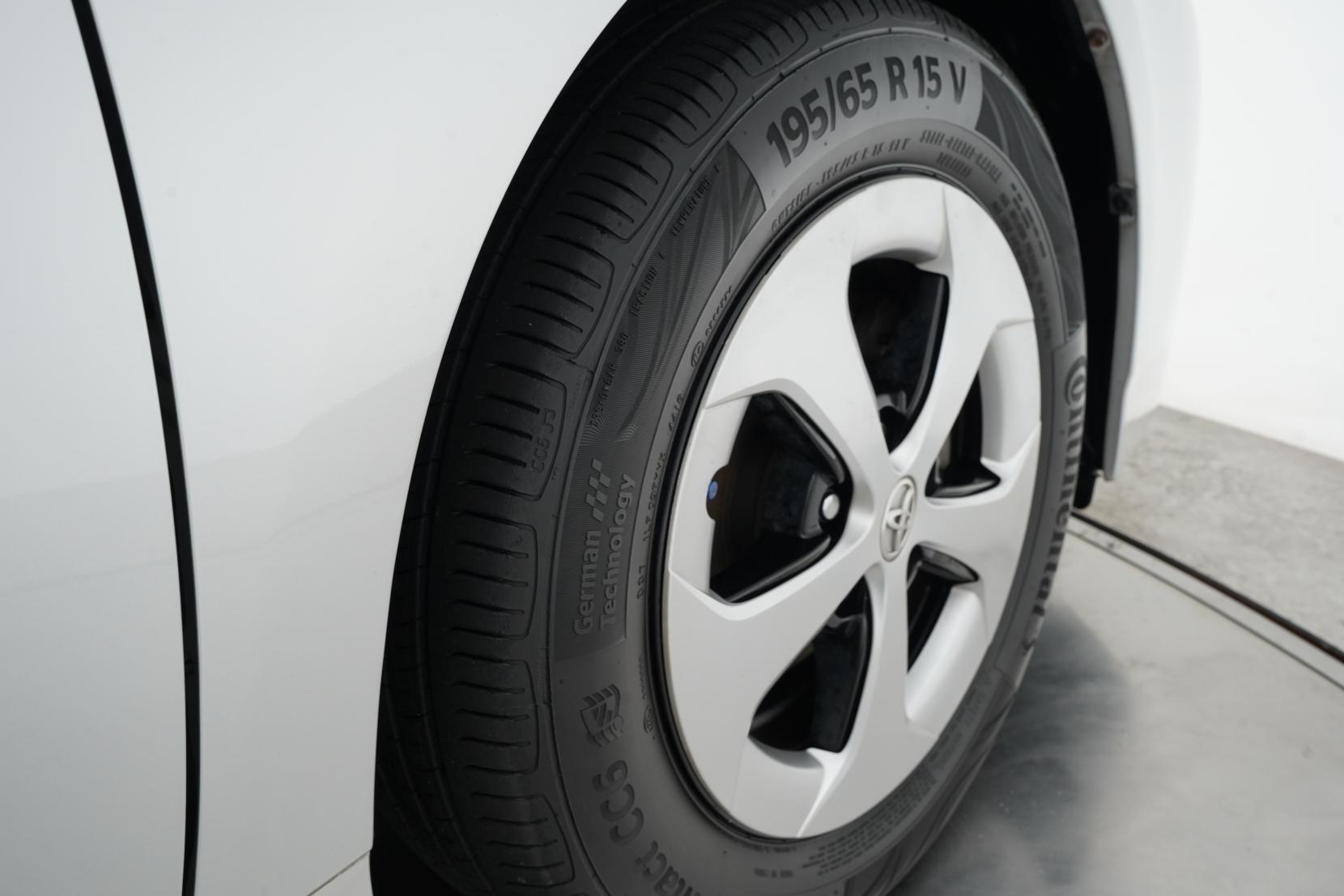 Toyota Prius 1.8 5D S